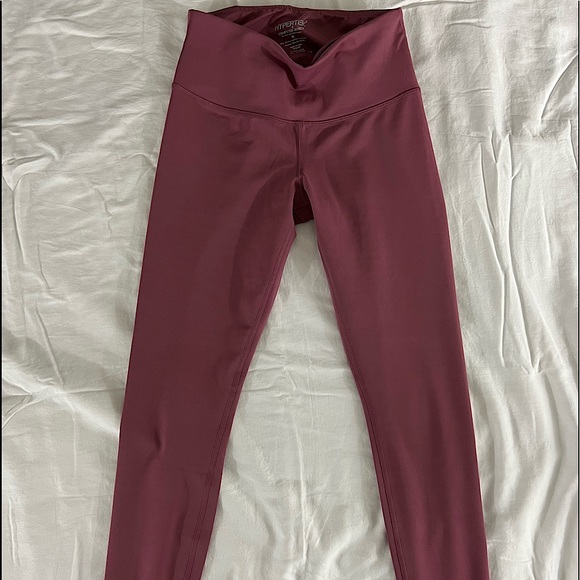 Hypertek pink leggings. Soft, comfortable material. Size medium. Lightly used. - Picture 1 of 4